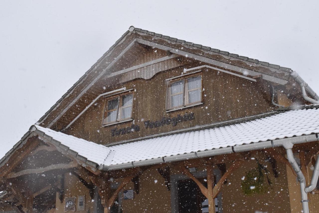 Hotel Tiszafa Vendeghaz Szentgál Exterior foto