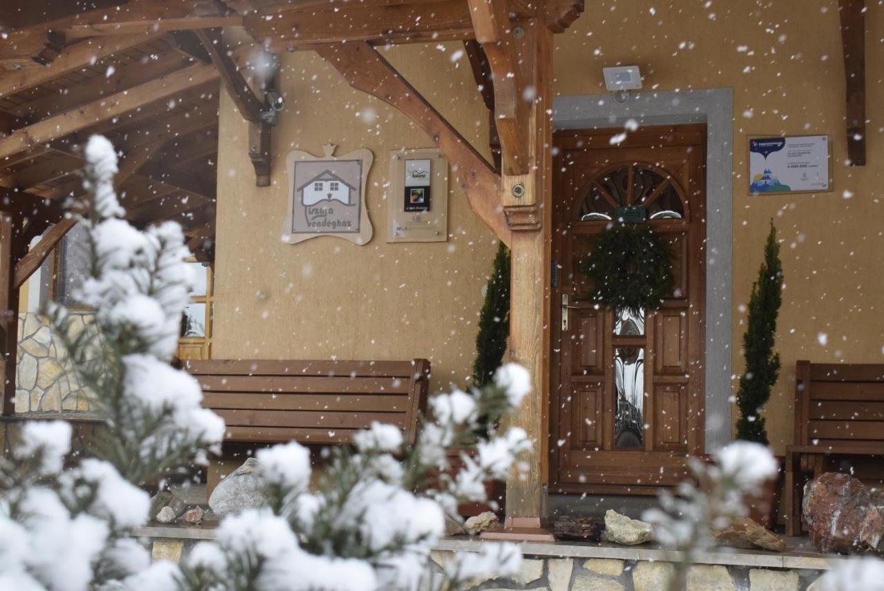 Hotel Tiszafa Vendeghaz Szentgál Exterior foto