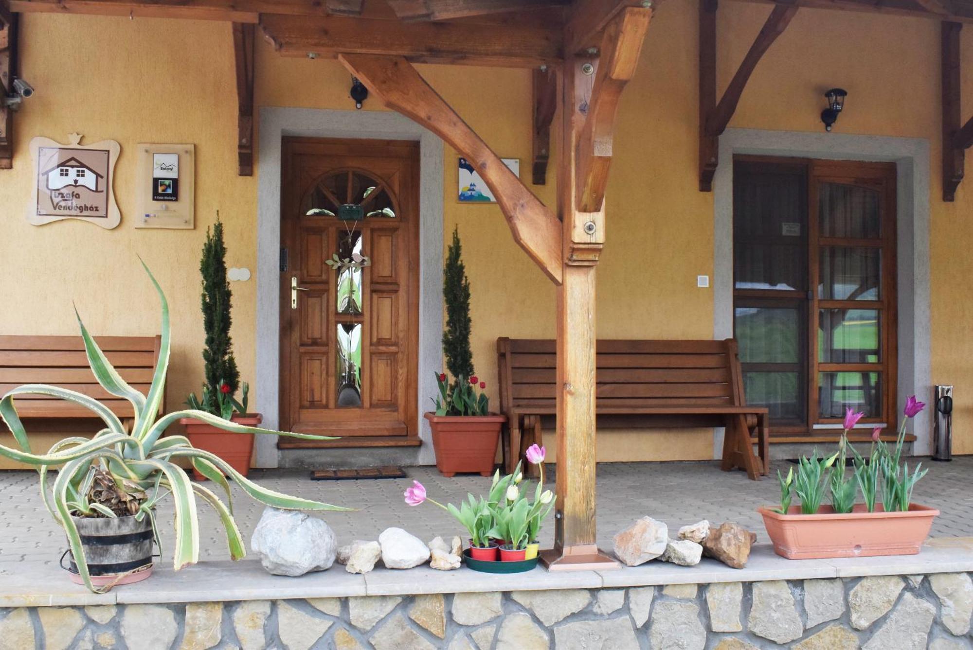 Hotel Tiszafa Vendeghaz Szentgál Exterior foto
